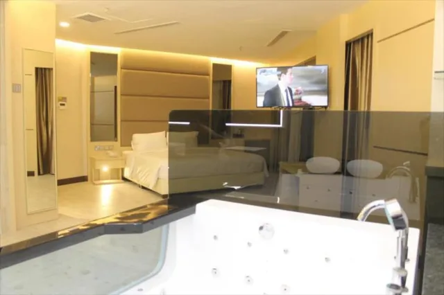 جناح ملكي بسرير كينج، Geobay Hotel 1/2
