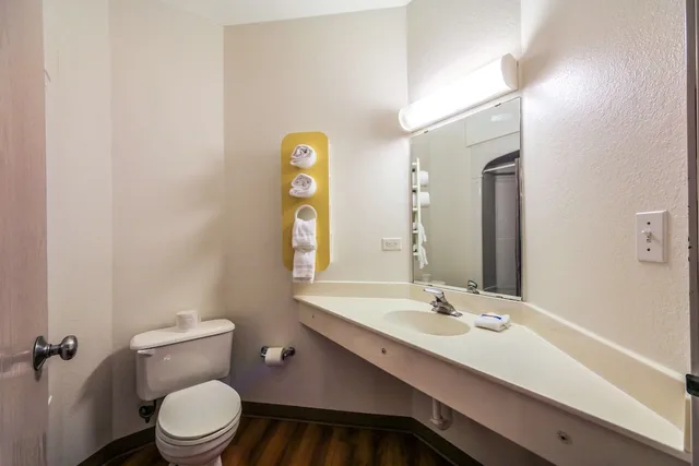 جناح ديلوكس بسريرين كوين، Motel6 New Braunfels, TX 7/9