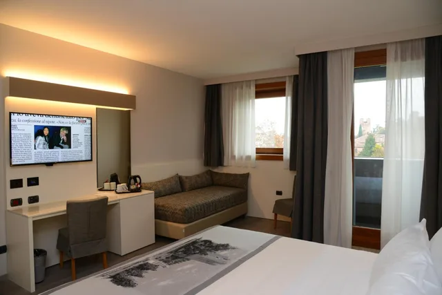غرفة بسرير كوين، Albergo Roma, Bw Signature Collection 4/5
