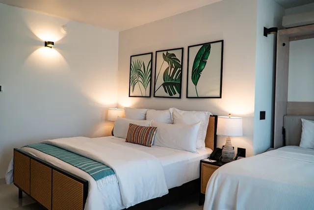 استوديو بسرير كينج بشرفة مع أريكة، Flamboyan Hotel and Residences 2/10