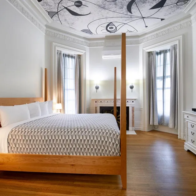 Mansion, King Bed، Tarrytown House Estate 1/7