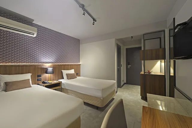 غرفة قياسية بسريرين منفصلين، Hotel Deville Business Maringa 3/8