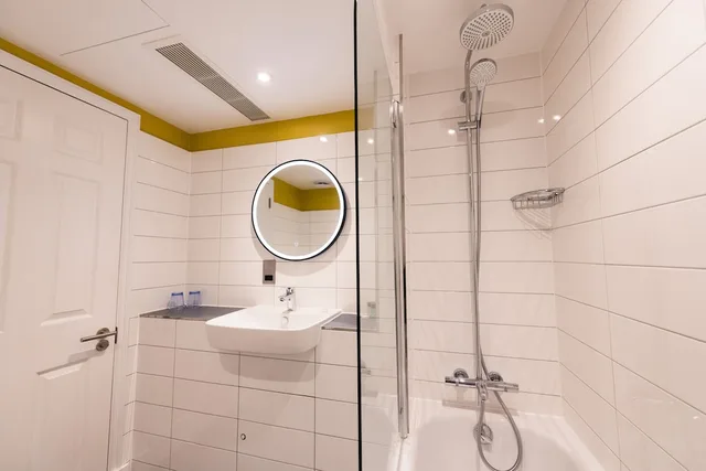 غرفة سوبيريور بسرير كينج، Byron Hotel 4/6
