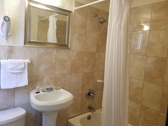 غرفة بسرير مزدوج، Parkway Inn Airport Motel 8/10