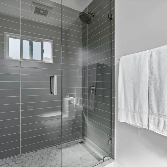غرفة بسرير كينج بشرفة، Sea Sprite Hotel 5/6