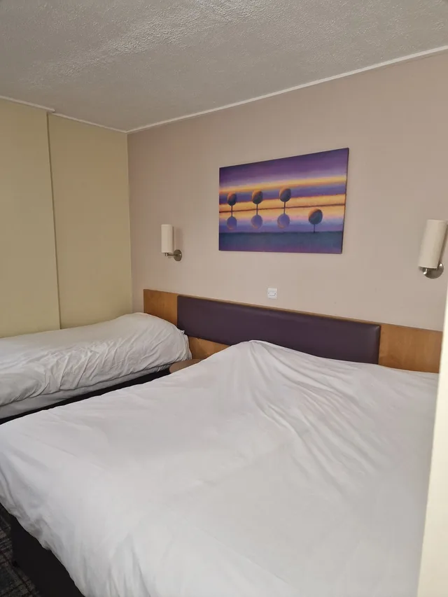 غرفة قياسية رباعية بسرير مزدوج مع أريكة، Britannia Inn Glasgow 2/10