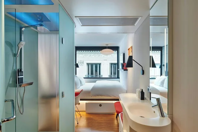 Room, King Bed, CitizenM Paris Opera 9/10