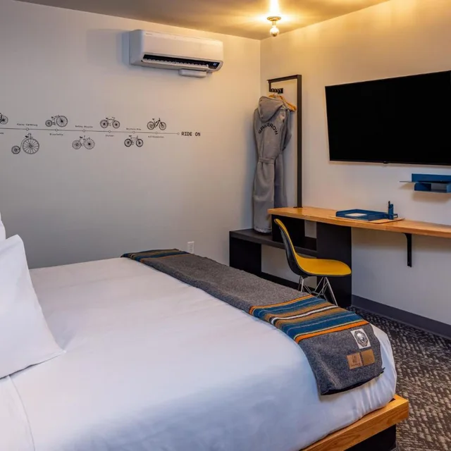 غرفة رباعية، The SPARROW Hotel 1/2