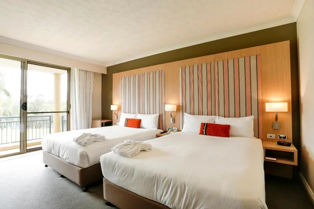 غرفة بريفيليج بسريرين منفصلين وسرير كينج، Mercure Gold Coast Resort 3/6