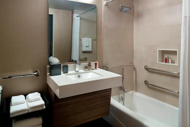 غرفة بسريرين مزدوجين في طابق مرتفع، Charlotte Marriott City Center 5/5