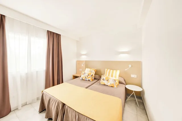 شقة بسريرين منفصلين بشرفة بغرفة نوم واحدة مع أريكة، Vista Club Apartments 1/2