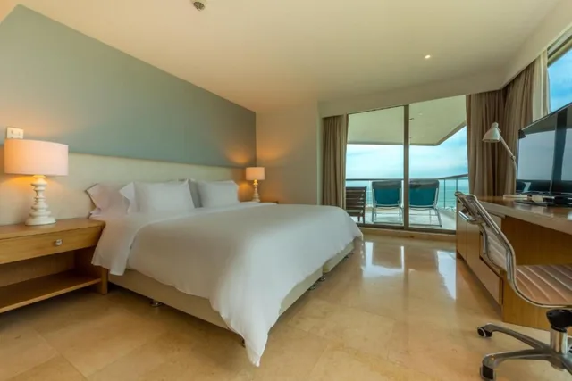 جناح بسرير كينج وسرير كوين مع أريكة، Radisson Cartagena Ocean Pavillion Hotel 2/4