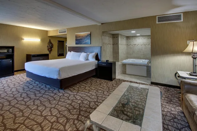 جناح بجاكوزي، Expressway Inn 2/6