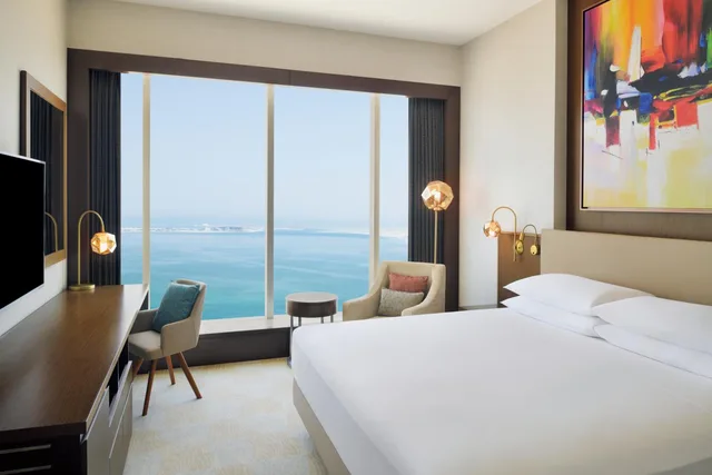 غرفة بسرير كينج بإطلالة على البحر، Delta Hotels Marriott City Center Doha 6/13