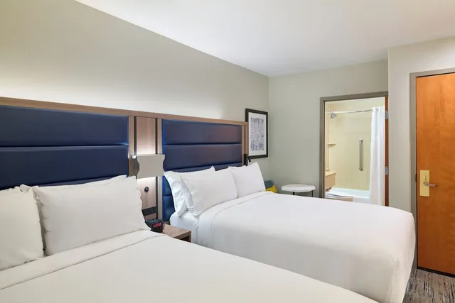 Standard Room 2 Double Beds, Holiday Inn Express - New York City Chelsea 2/10