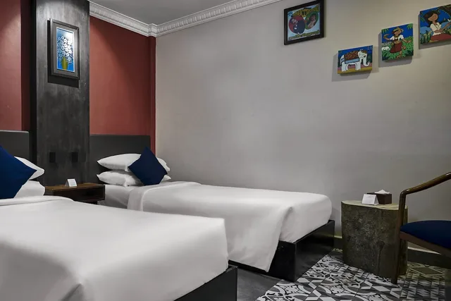 Standard, Twin Beds, No Window, Pacific Hotel 6/10