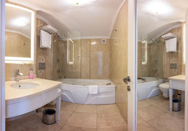 Deluxe, Queen Bed, Arden City Hotel 10/10