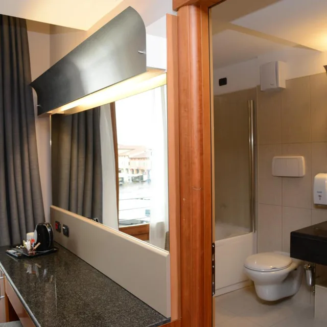 غرفة أساسية بسرير مزدوج، Albergo Roma, Bw Signature Collection 9/9