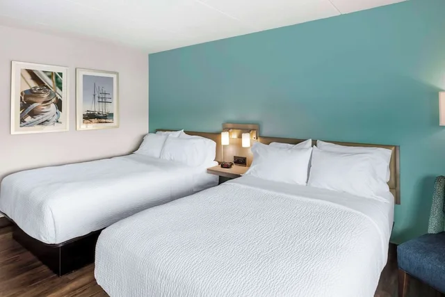 غرفة بسريرين كوين، The Harborview, Ascend Hotel Collection 1/3