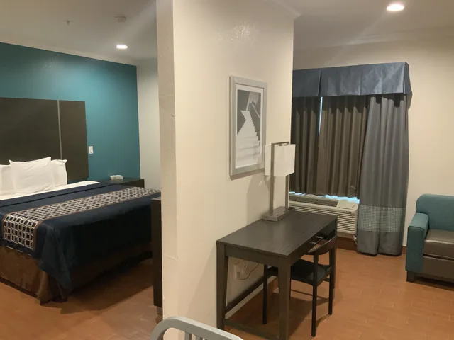 Classic, King Bed, Kitchenette, Americas Best Value Inn & Suites Houston NW 2/2