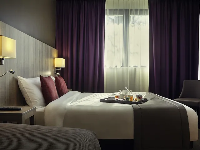 غرفة كلاسيكية بسرير مزدوج وسرير فردي، Mercure Versailles Paris Ouest 6/10