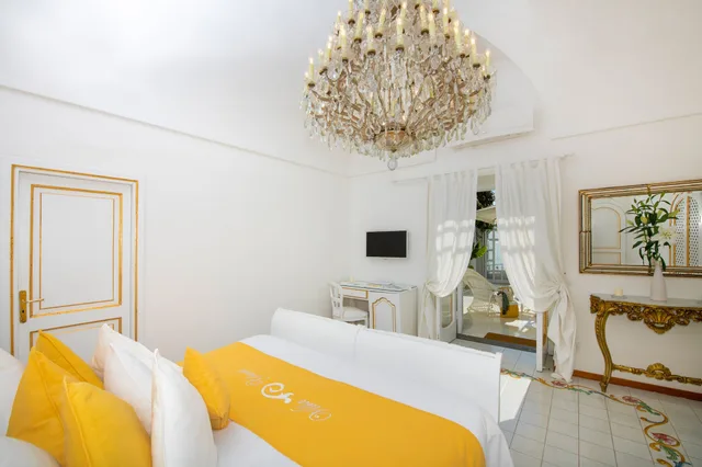 غرفة رومانسية بسرير كينج بإطلالة على البحر، Villa Yiara 1/1