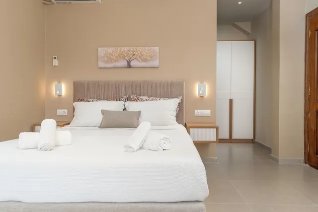 Comfort, Triple, Queen Bed, Street View, Sofa, Villa Building، Georgalas Sun Beach Hotel 1/6