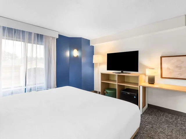 استوديو بسرير كينج، Spark by Hilton Augusta 7/10