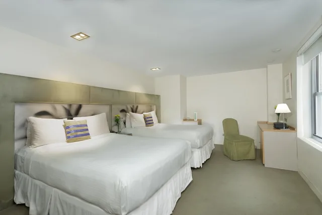 غرفة ديلوكس بسريرين كوين، The Shoreham Hotel 1/7