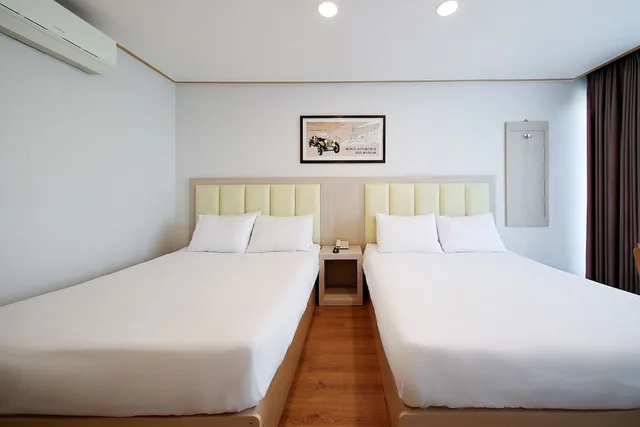غرفة عائلية بسريرين مزدوجين، Shin Shin Hotel Jeju City 3/7