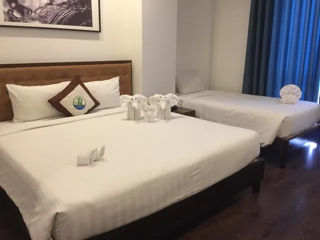 Deluxe, Triple, 1 King and 1 Single Beds, City View, Pool Access، Ritzy Boutique Hotel Da Nang 4/10