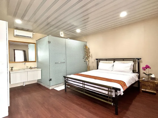 غرفة ديلوكس بسرير كينج بإطلالة على الحديقة، Bayview Beach Resort East Lombok 1/2