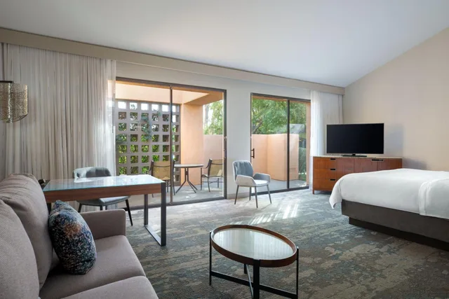 Guest Room, Studio, Suite, King Bed, Partial View, Large، The Westin Rancho Mirage Golf Resort and Spa 1/4