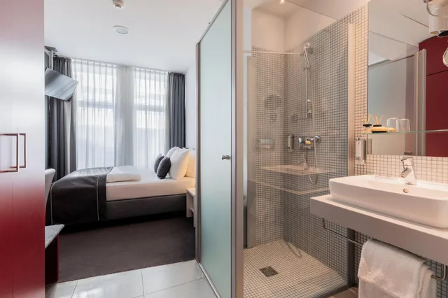Standard, Twin Beds, Bath and Shower، Garner Hotel Berlin - Gendarmenmarkt by IHG 5/6