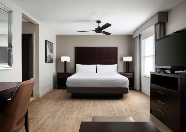 استوديو بريميوم بسرير كينج مع أريكة لذوي الإعاقة، Homewood Suites By Hilton Carle Place - Garden City Ny 1/9