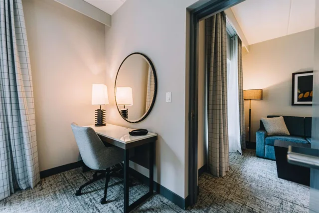 جناح بسريرين كوين بشرفة بغرفتين مع أريكة، Embassy Suites by Hilton Gatlinburg Resort 10/10