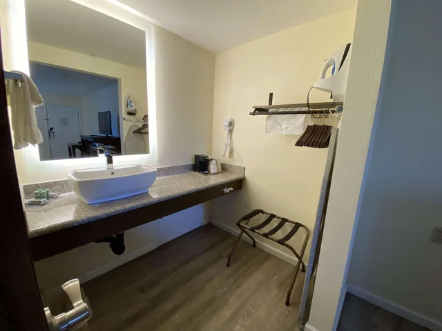 غرفة لذوي الإعاقة، SureStay Hotel By Best Western Williams 7/9