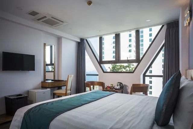 غرفة ديلوكس ثلاثية بإطلالة جزئية على البحر، Venue Hotel 2/5