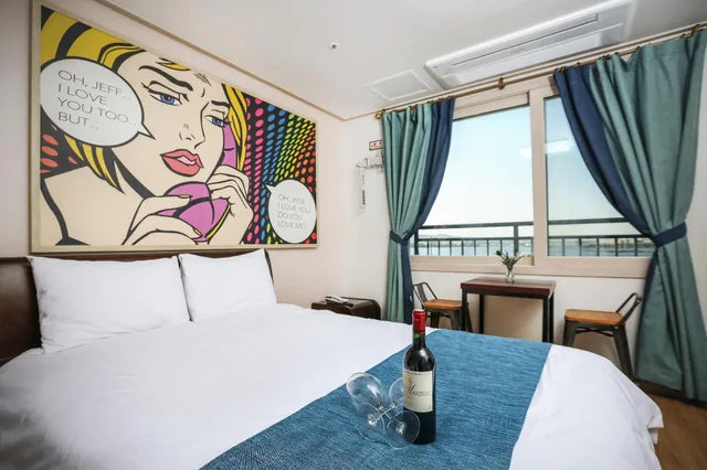Ocean, Standard, 1 Queen and 1 Single Bed، Hu:An Stay Hotel 2/2