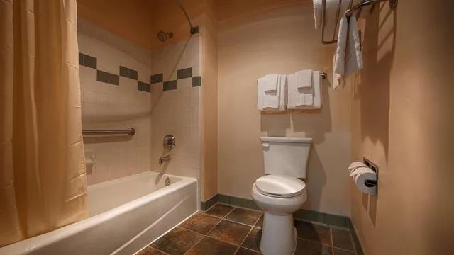 جناح، Best Western Salinas Valley Inn & Suites 7/8