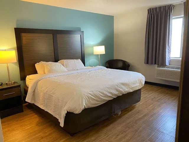Deluxe, King Bed, Motel6 Lancaster, PA 3/7