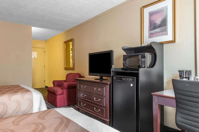 غرفة بسريرين مزدوجين، Ramada by Wyndham New Kensington 3/3