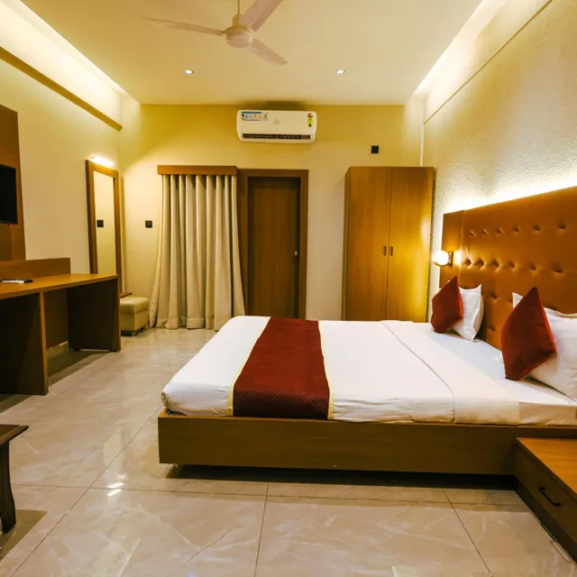 Super, Deluxe, Balcony، Goverdhan Greens Resort Dwarka 2/9