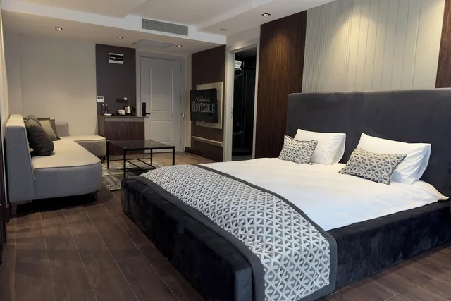 جناح عائلي بسرير مزدوج بإطلالة على المدينة بغرفة نوم واحدة مع أريكة، Nevizade Avangart Hotel 5/7