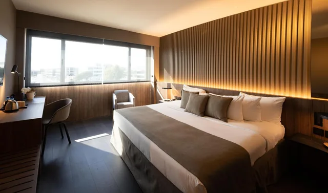 غرفة بسرير كوين، Barcelona Airport Hotel 1/1
