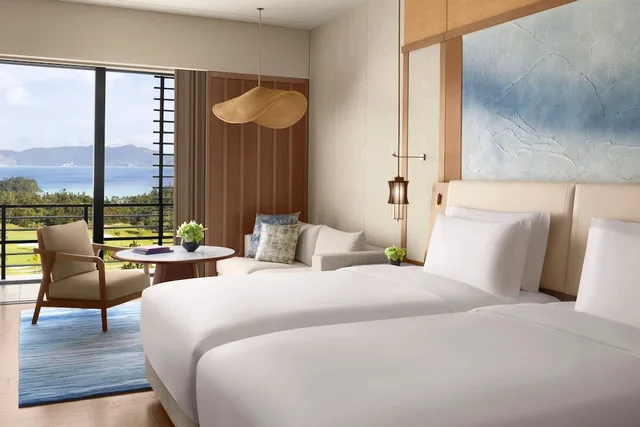 غرفة ديلوكس بسريرين مزدوجين بإطلالة على البحر بشرفة، The Ritz Carlton Okinawa 4/10