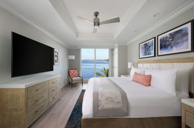 جناح بسرير كينج بغرفة نوم واحدة، Sunsuites Villas at Sunseeker Resort, Curio by Hilton 1/4