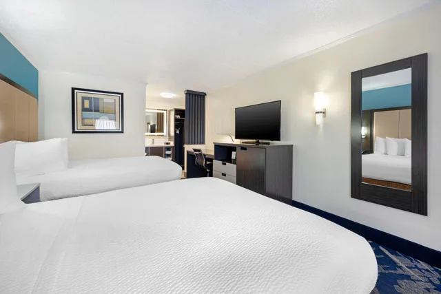 غرفة بسريرين كوين، Motel6 Warren, MI - Detroit East 2/4