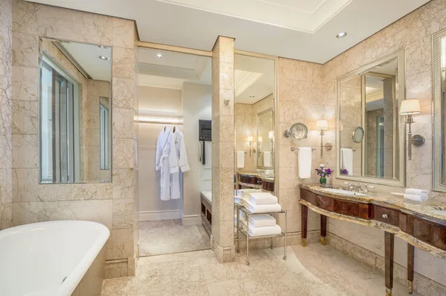 St Regis, Suite, King Bed, Garden View، The St Regis Singapore 6/8