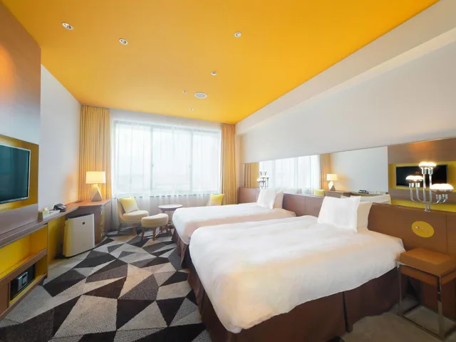 غرفة ديلوكس ثلاثية بسريرين منفصلين مع أريكة، Hotel Universal Port Vita 1/1
